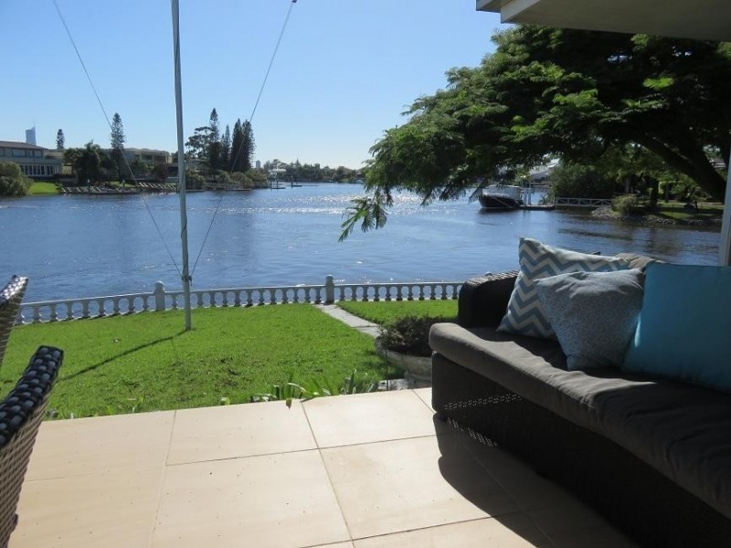 17 Cedar Place, Broadbeach Waters QLD 4218
