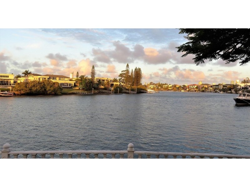 17 Cedar Place, Broadbeach Waters QLD 4218