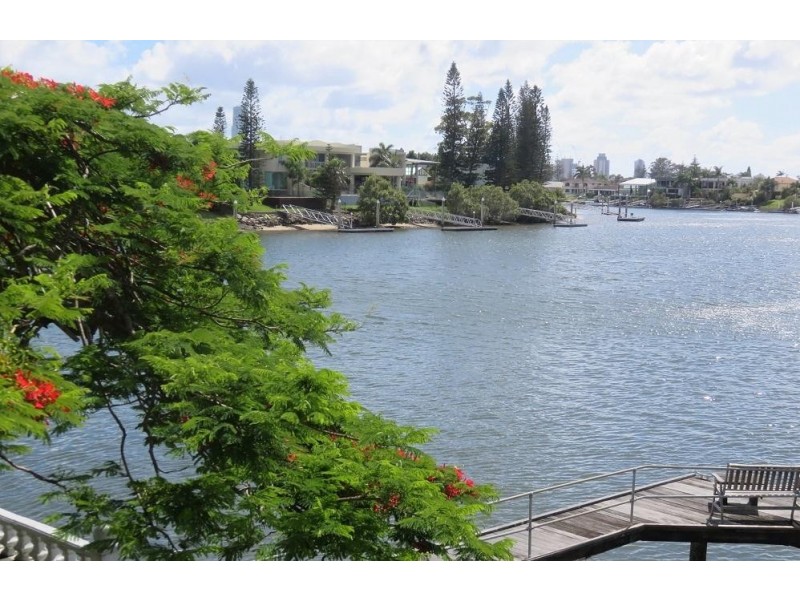 17 Cedar Place, Broadbeach Waters QLD 4218