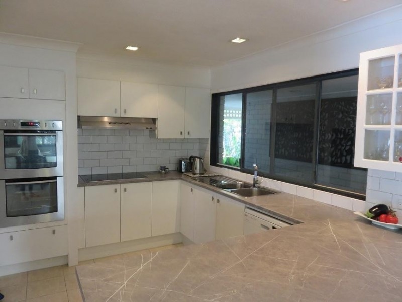 17 Cedar Place, Broadbeach Waters QLD 4218