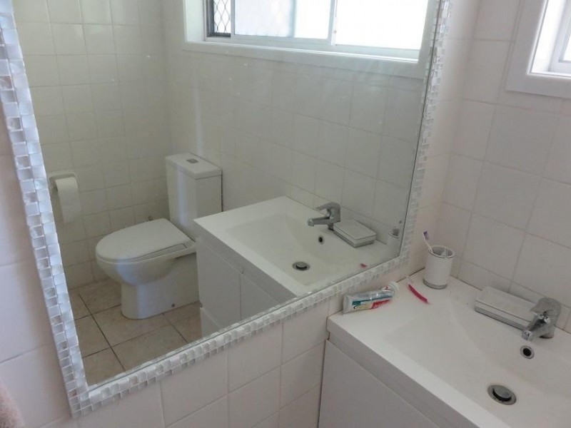 17 Cedar Place, Broadbeach Waters QLD 4218