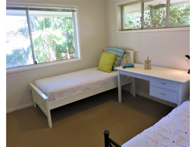 17 Cedar Place, Broadbeach Waters QLD 4218