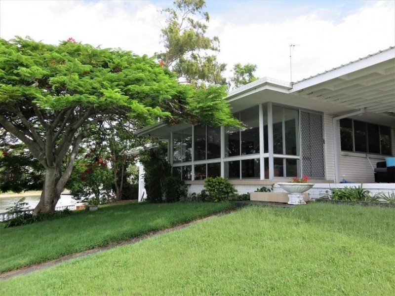 17 Cedar Place, Broadbeach Waters QLD 4218