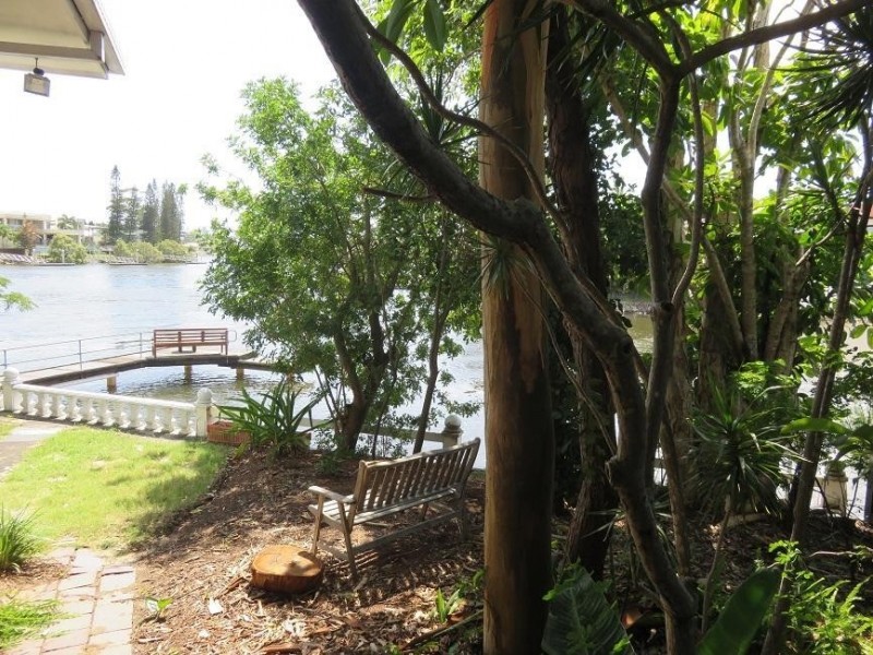 17 Cedar Place, Broadbeach Waters QLD 4218