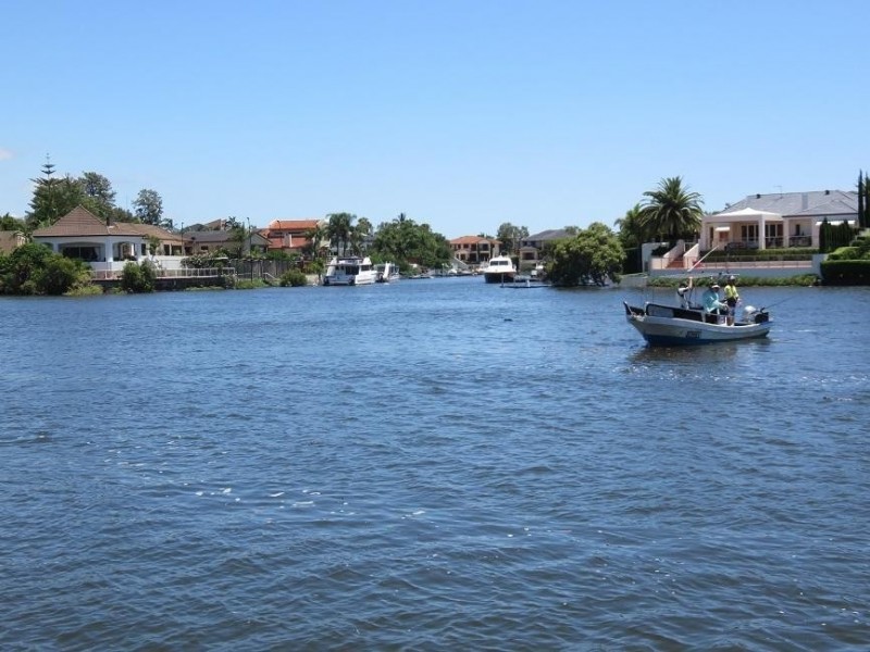 17 Cedar Place, Broadbeach Waters QLD 4218