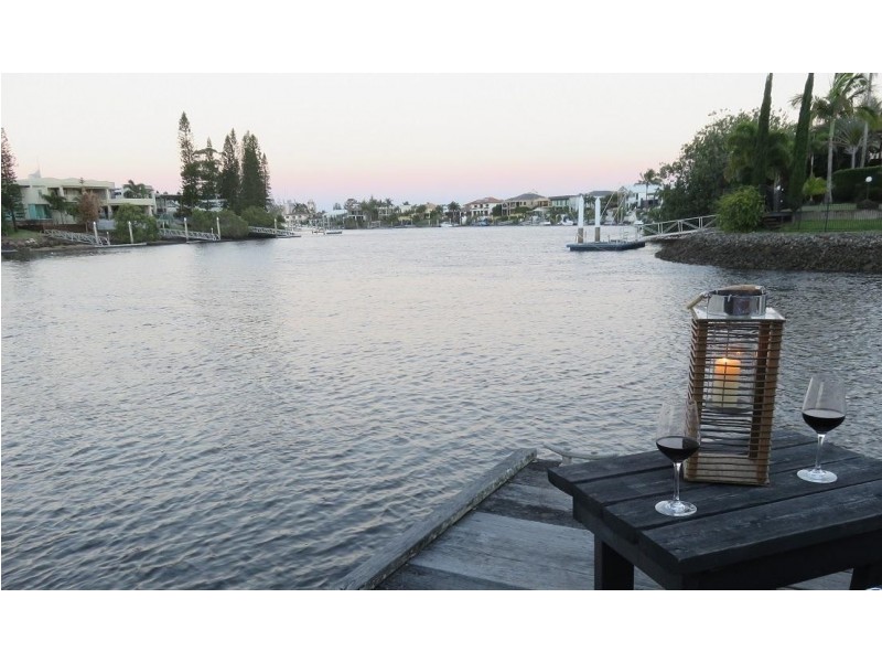 17 Cedar Place, Broadbeach Waters QLD 4218