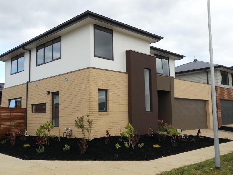 2 Hut Road, Clyde North VIC 3978