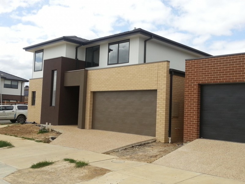 2 Hut Road, Clyde North VIC 3978