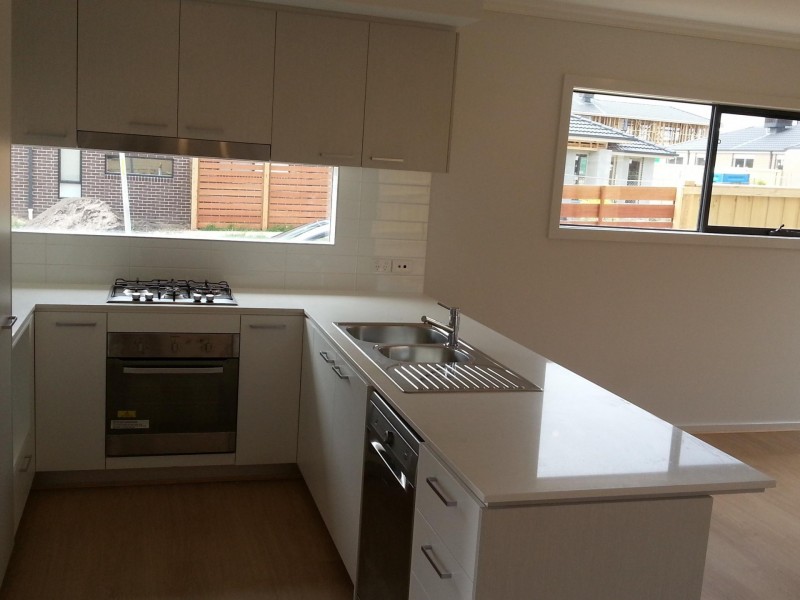 2 Hut Road, Clyde North VIC 3978