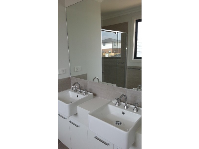 2 Hut Road, Clyde North VIC 3978