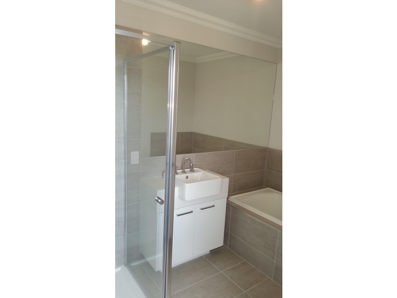 2 Hut Road, Clyde North VIC 3978