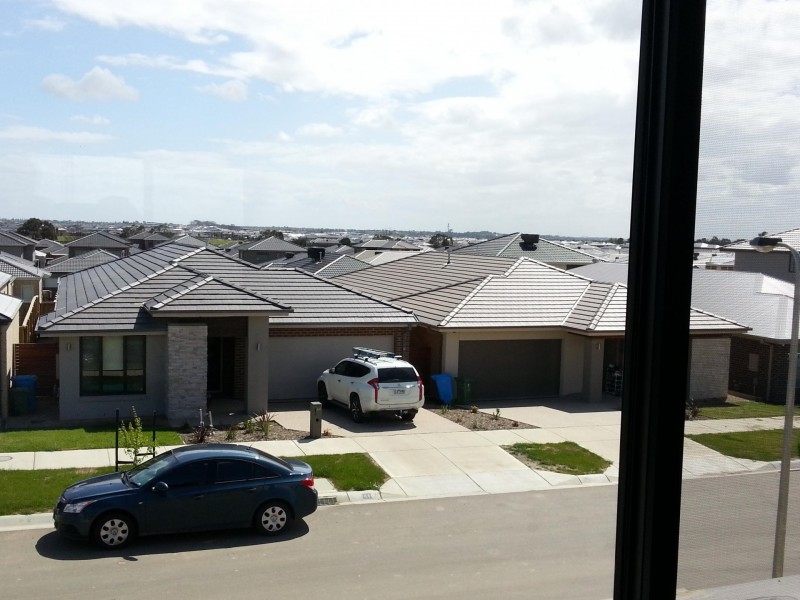 2 Hut Road, Clyde North VIC 3978