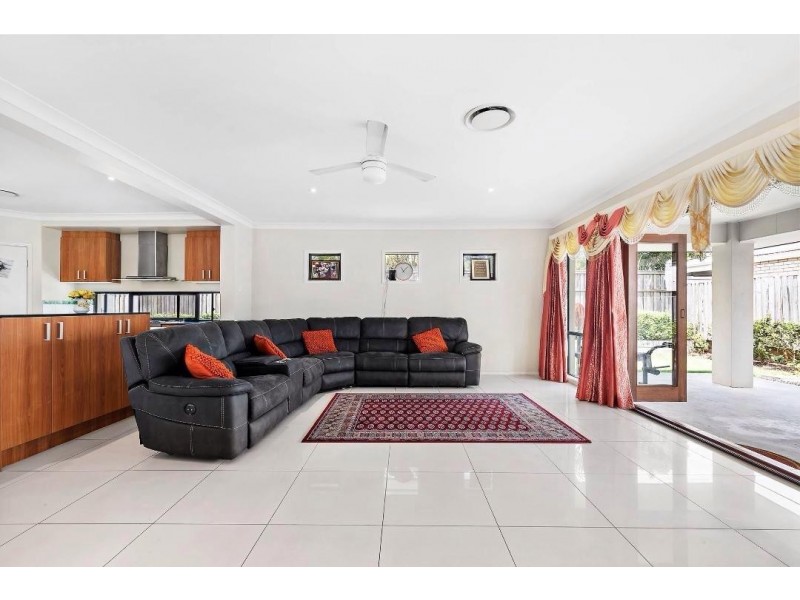 23 Apulia Place, Bridgeman Downs QLD 4035