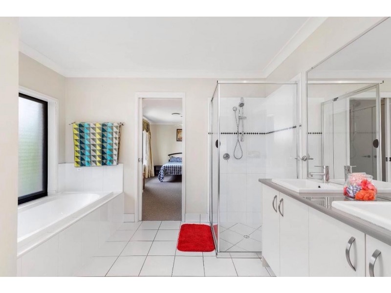 23 Apulia Place, Bridgeman Downs QLD 4035