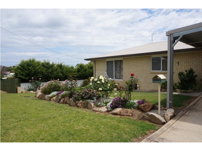 2/121 Locke Street, Warwick QLD 4370