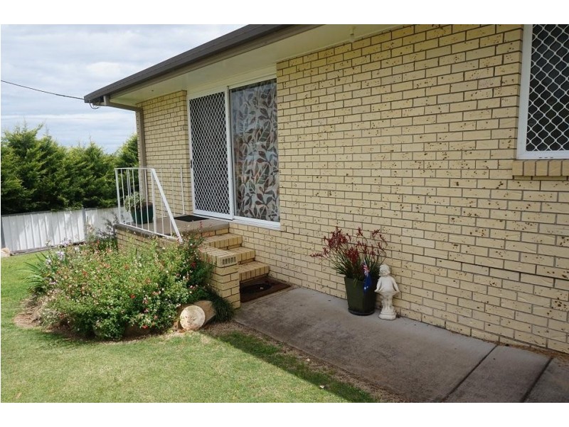 2/121 Locke Street, Warwick QLD 4370