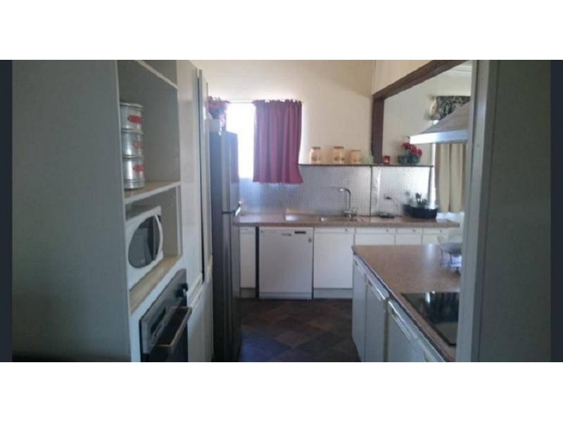 9 Malone Street, Texas QLD 4385