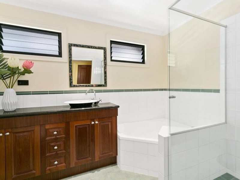 74 Kew Road, Graceville QLD 4075