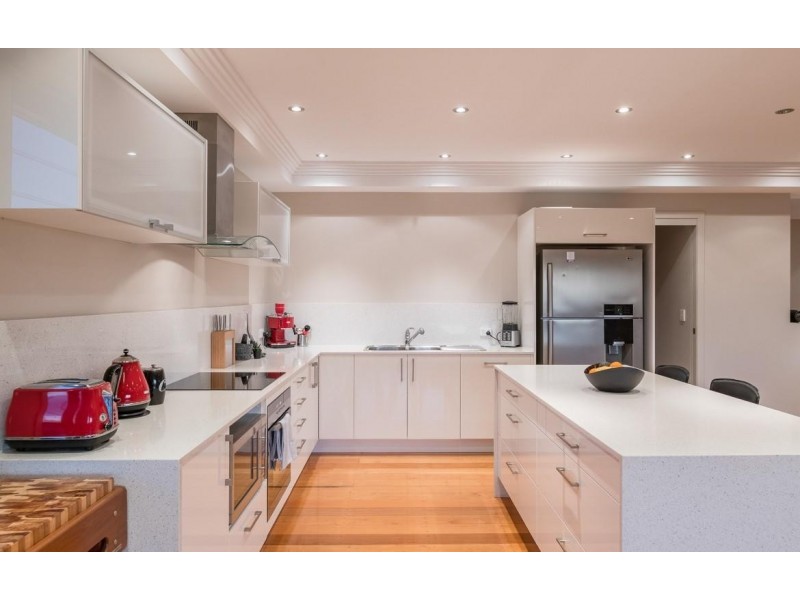 23 Castle Hill Street, Holland Park West QLD 4121