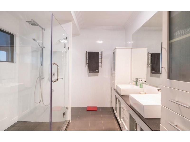 23 Castle Hill Street, Holland Park West QLD 4121