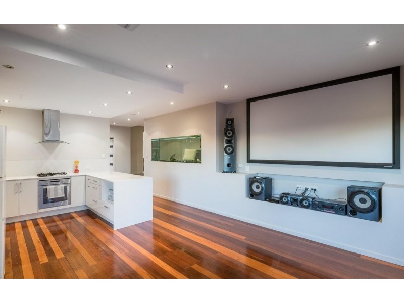 23 Castle Hill Street, Holland Park West QLD 4121