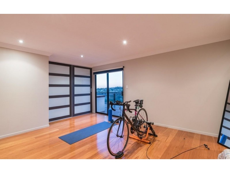 23 Castle Hill Street, Holland Park West QLD 4121