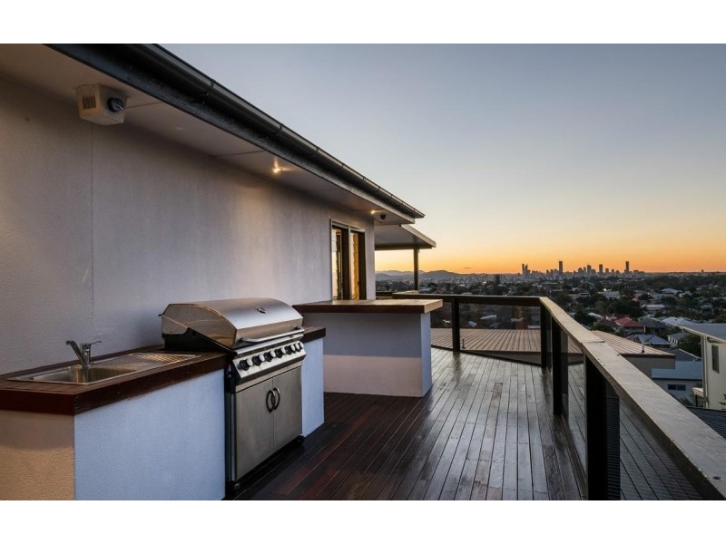 23 Castle Hill Street, Holland Park West QLD 4121