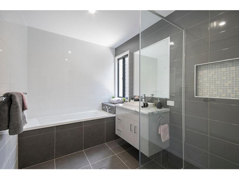24 Reflection Crescent, Birtinya QLD 4575