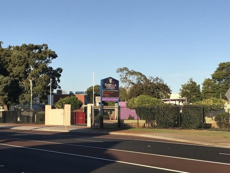 * 1 Medhurst Crescent, Nollamara WA 6061