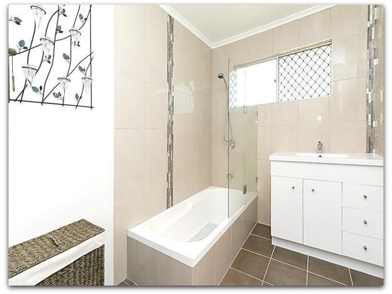 * 69 Fourth Avenue, Marsden QLD 4132