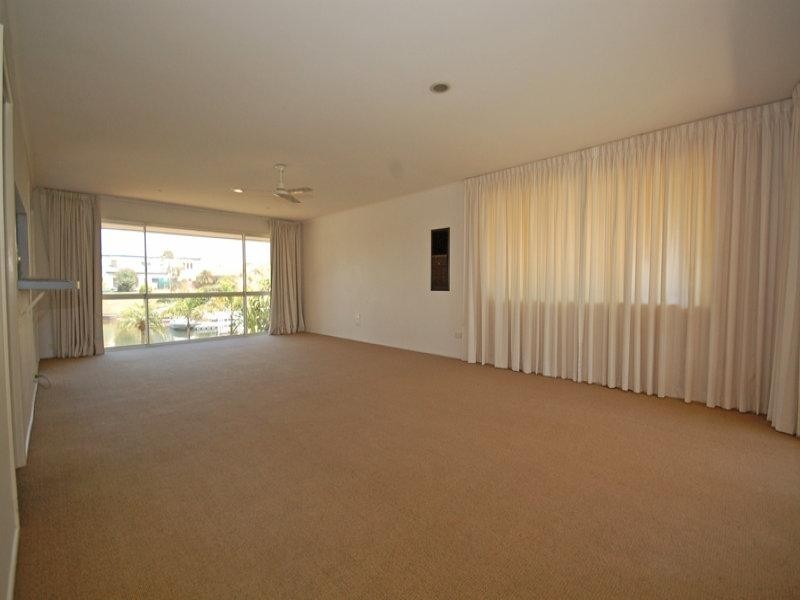 13 La Scala Court, Isle Of Capri QLD 4217