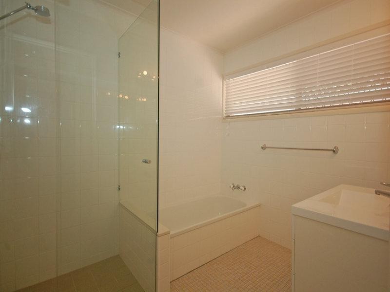 13 La Scala Court, Isle Of Capri QLD 4217