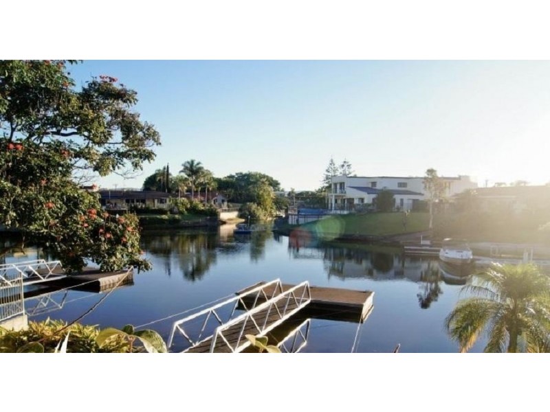 13 La Scala Court, Isle Of Capri QLD 4217