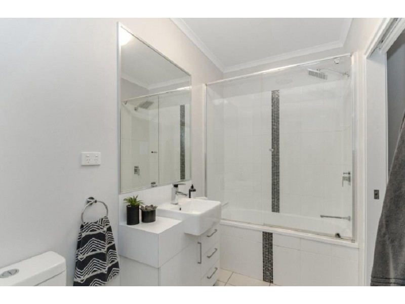 8 Mode Way, Burdell QLD 4818