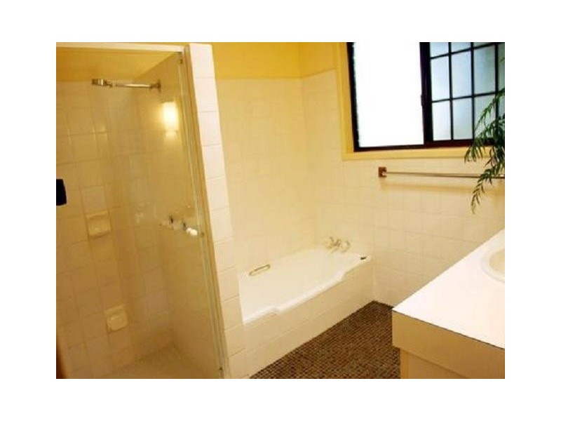 70 Janda Street, Robertson QLD 4109