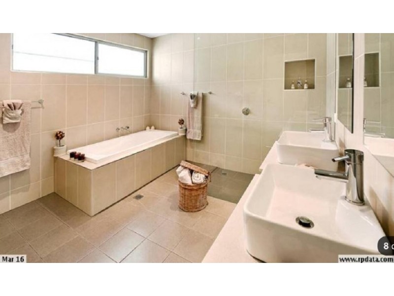 16 The Promenade, Isle Of Capri QLD 4217