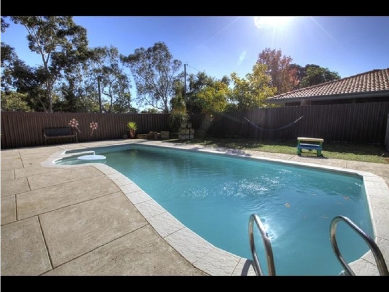 32 Mahonia Way, Forrestfield WA 6058