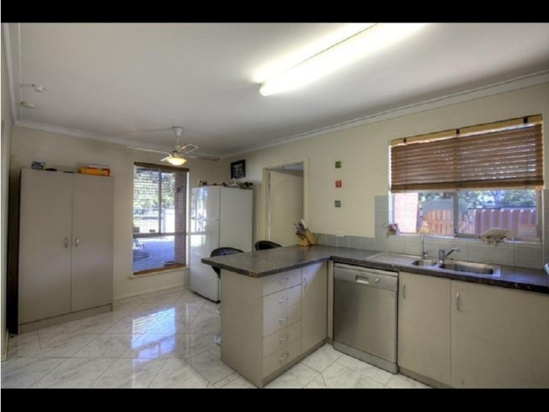 32 Mahonia Way, Forrestfield WA 6058