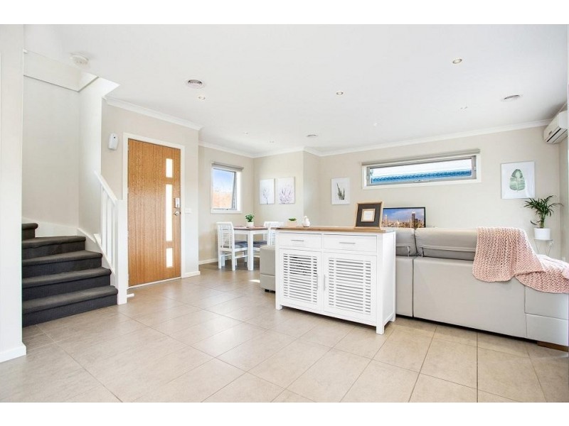 2/18 Viola Avenue, Brooklyn VIC 3012