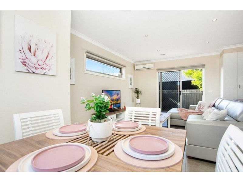 2/18 Viola Avenue, Brooklyn VIC 3012