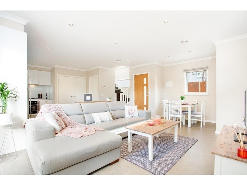 2/18 Viola Avenue, Brooklyn VIC 3012