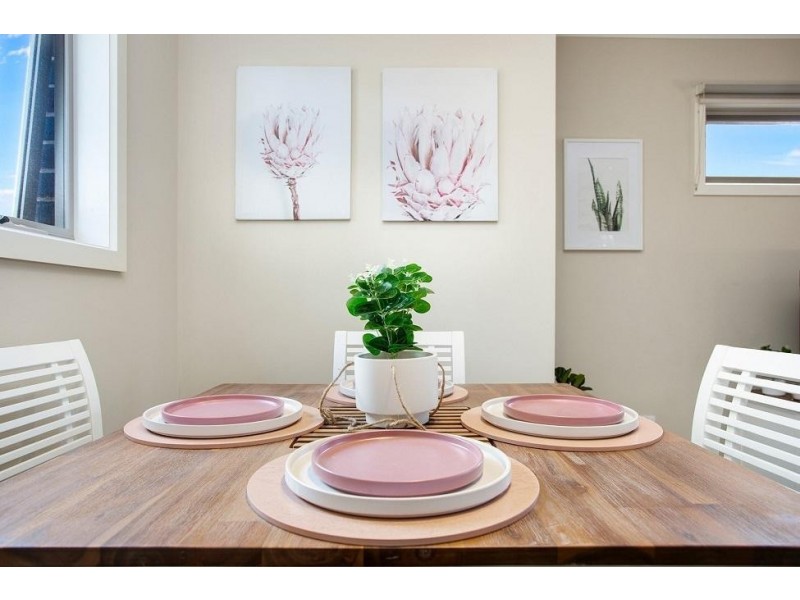 2/18 Viola Avenue, Brooklyn VIC 3012