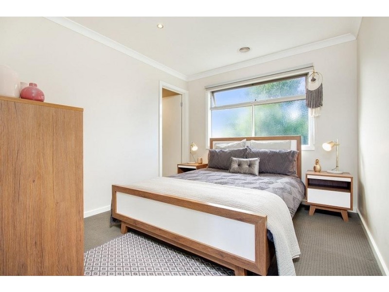 2/18 Viola Avenue, Brooklyn VIC 3012