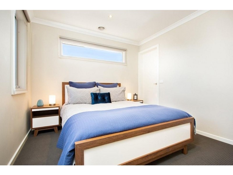 2/18 Viola Avenue, Brooklyn VIC 3012