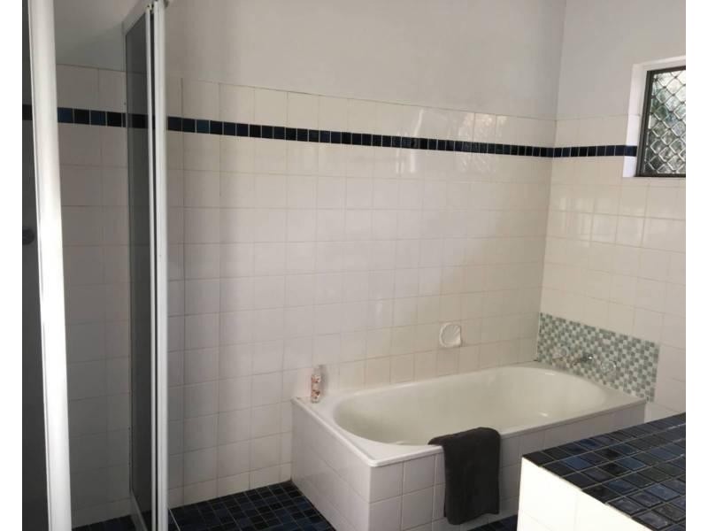 Coconut Grove NT 0810