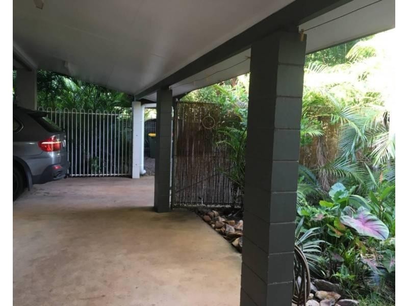 Coconut Grove NT 0810