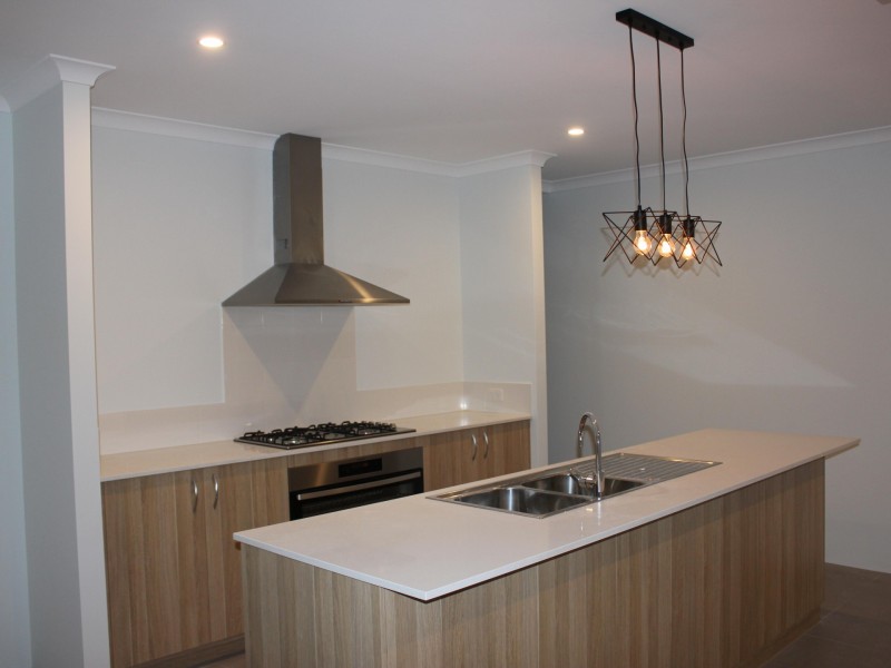 6 Needlewood Loop, Wandi WA 6167