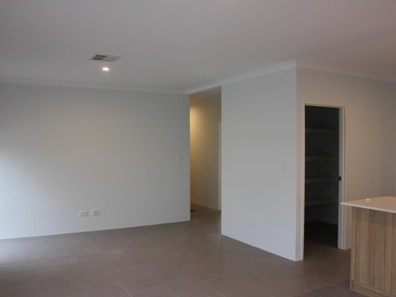 6 Needlewood Loop, Wandi WA 6167