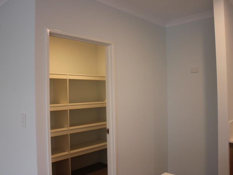 6 Needlewood Loop, Wandi WA 6167