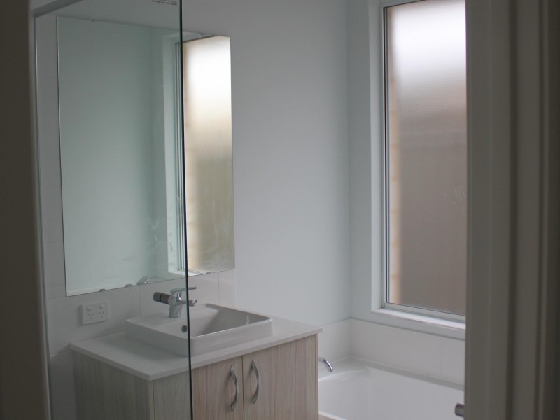 6 Needlewood Loop, Wandi WA 6167